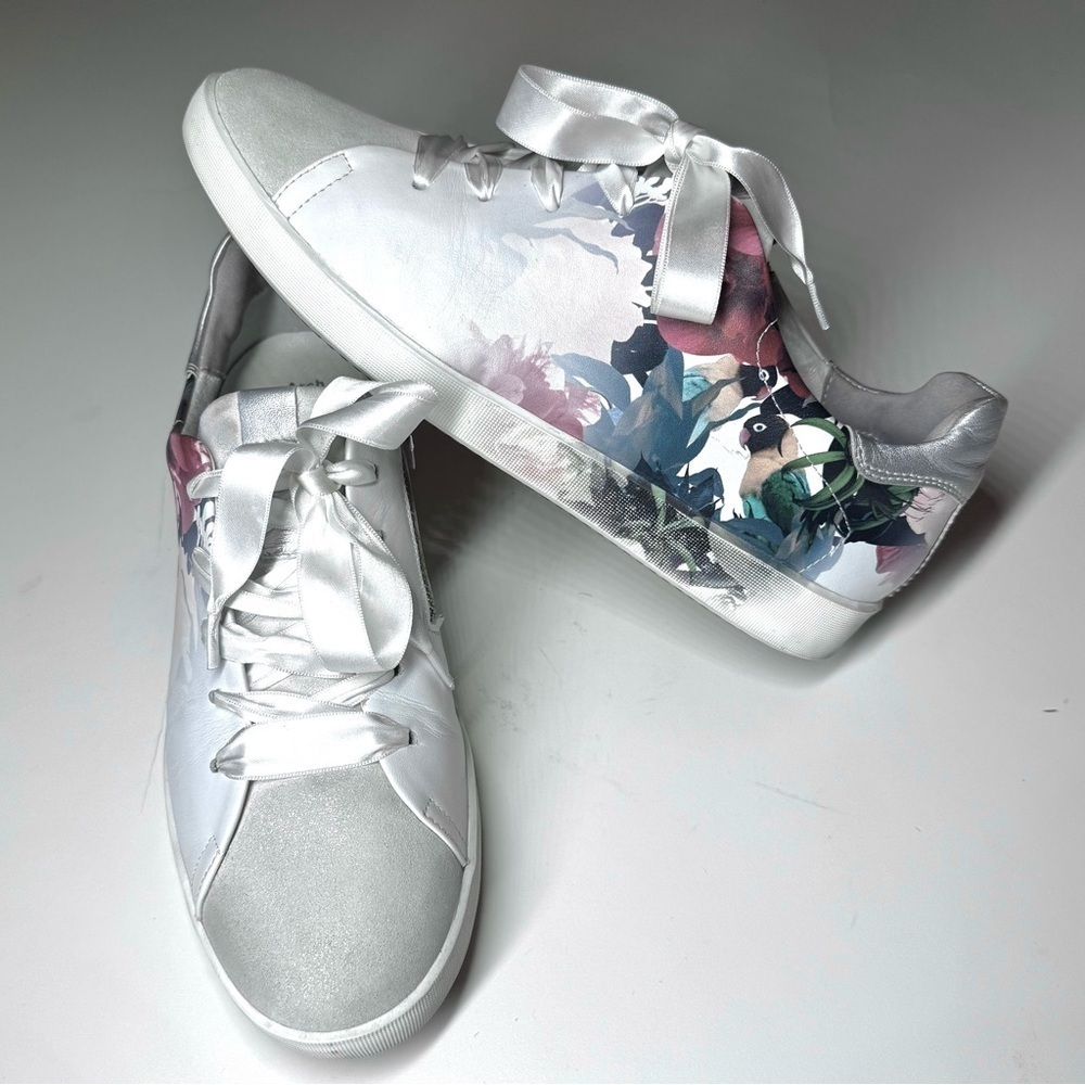 Softwaves Women’s Parrot Flat Tie/Zipper Sneakers Size- 40